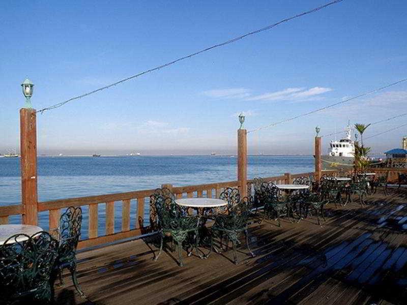 Pantai Gapura Makassar Hotel Buitenkant foto